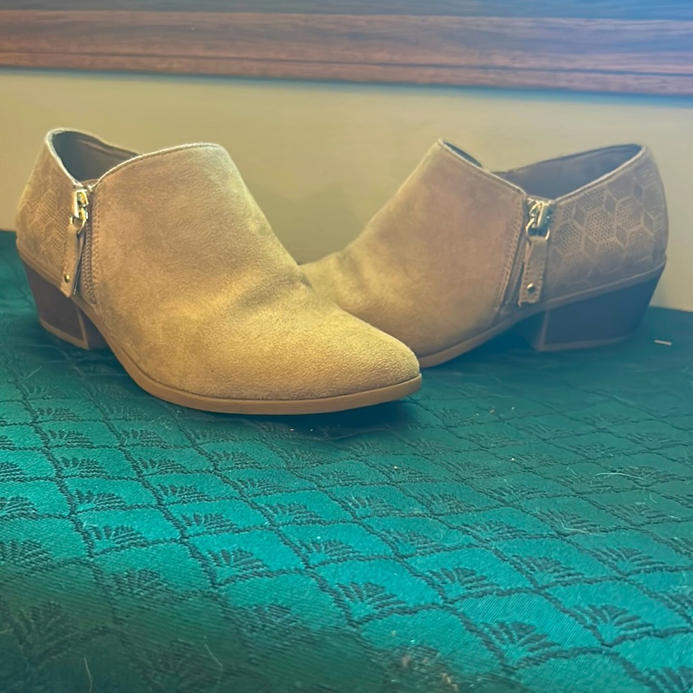 Women’s Dr. Scholls booties size 6